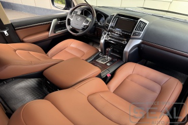 Toyota Land Cruiser 200   