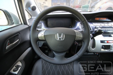 Honda FR-V  