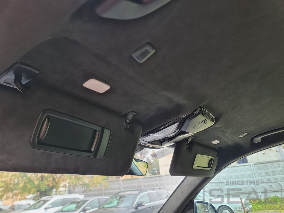 Перетяжка потолка автомобиля алькантарой